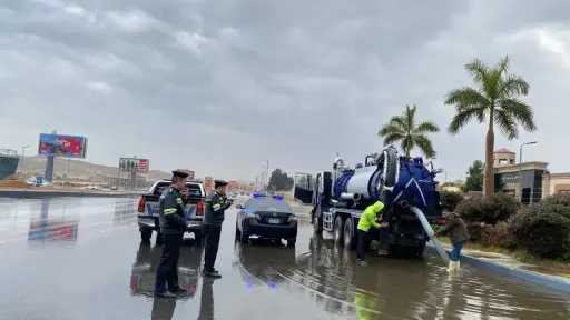 المرور تكثف جهودها لتسهيل حركة السيارات في ظل تقلبات الطقس والأمطار الغزيرةl صور