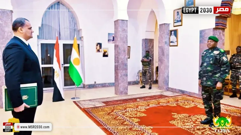 سفير مصر بالنيجر يقدم أوراق اعتماده لرئيس الجمهورية