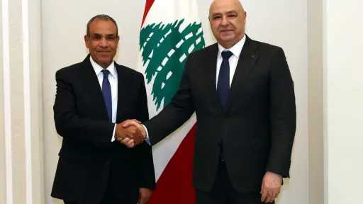 وزير الخارجية يلتقي الرئيس اللبناني في بيروت وينقل رسالة دعم من القيادة والشعب المصري