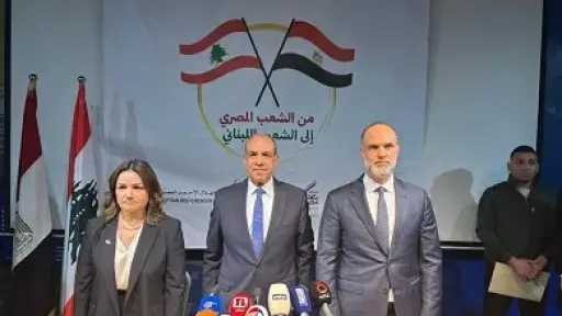 وزير الخارجية يسلم 1000 طن من المساعدات الإغاثية خلال زيارته لبيروت