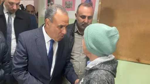 وزير الخارجية يزور مركز إيواء للنازحين في بيروت: مصر لن تدخر جهدا لدعمكم