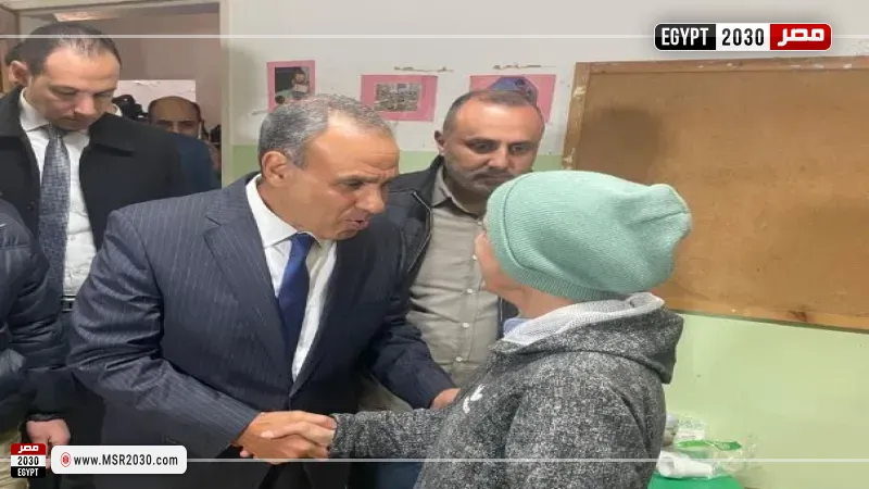 وزير الخارجية يزور مركز إيواء للنازحين في بيروت