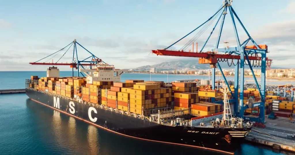 وزارة الدولة للإعلام تنفي رسو سفينة محملة بفولاذ عسكري بميناء أبو قير