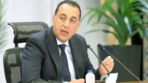 برفقة وزير التموين.. رئيس الوزراء يتفقد سوق العبور