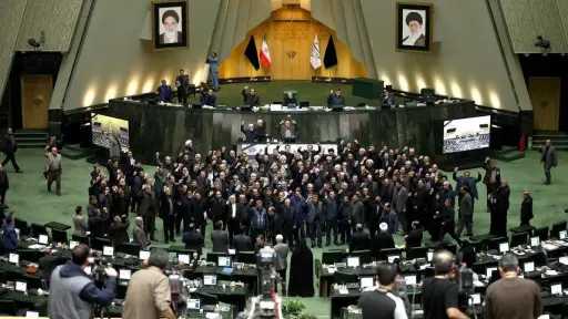 البرلمان الإيراني يناقش مشروع قانون للانسحاب من معاهدة حظر الانتشار النووي