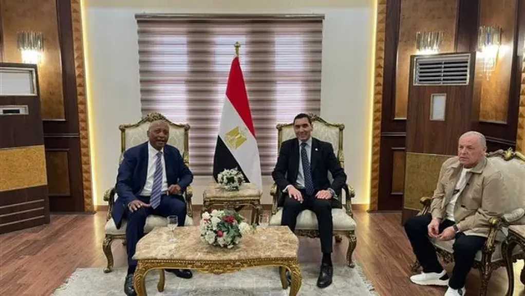 وزير الرياضة يستقبل رئيس كاف في القاهرة واجتماع حاسم ينتظر ملف نهائي أمم إفريقيا