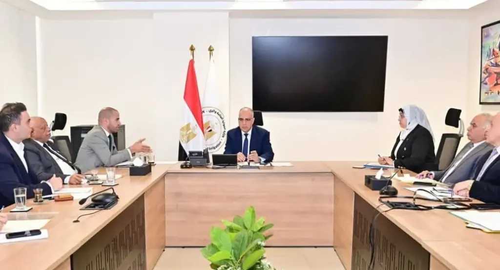 وزير الري يلتقي بعدد من أعضاء مجلس النواب لبحث مطالب أهالي دوائرهم