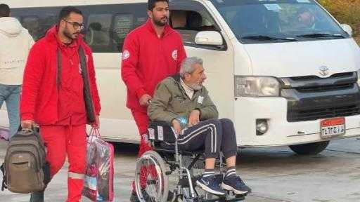 معبر رفح يواصل استقبال دفعات جديدة من العائدين والجرحى الفلسطينيين