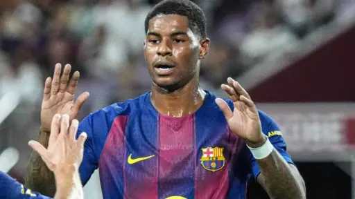 صدمة في برشلونة.. إصابة رافينيا تمنح راشفورد فرصة ذهبية لحسم مستقبله