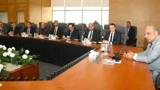 وزير الكهرباء يجتمع باللجنة الاستراتيجية لمتابعة إجراءات ترشيد الإنفاق واستهلاك التيار