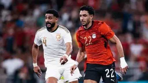 تقارير: برشلونة يراقب عمر مرموش خلال مباراة مصر وإسبانيا