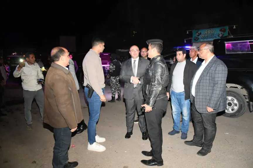 محافظ الفيوم يقوم بجولة ليلية موسعة لمتابعة التزام المحال التجارية والمطاعم بمواعيد الغلق الجديدة