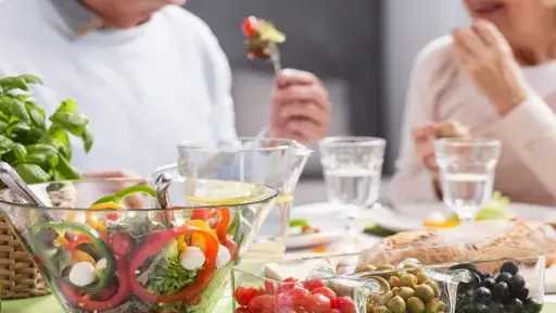 خبيرة تغذية: هدر الطعام يبدأ من المزرعة ويصل إلى المستهلك.. ووعي الشراء يقلل الفاقد