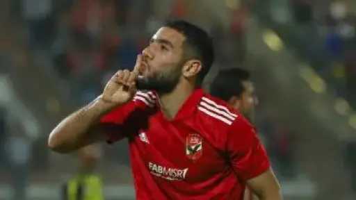 وكيل قندوسي يثير الجدل: الأهلي خسر نجمًا استثنائيًا.. وهو الأفضل في مركزه