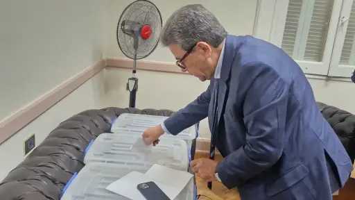 نقيب الأطباء البيطريين يدلي بصوته في انتخابات التجديد... نقيب الأطباء البيطريين يدلي بصوته في انتخابات التجديد النصفي