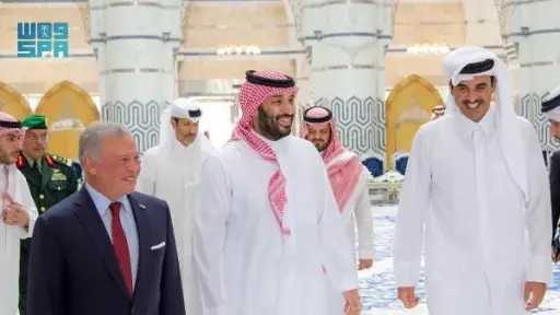 قمة ثلاثية في جدة.. السعودية والأردن وقطر تبحث تداعيات التصعيد العسكري بالمنطقة