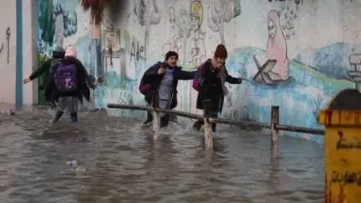 حقيقة تعطيل الدراسة الأربعاء والخميس في المدارس بسبب الأمطار .. التعليم توضح