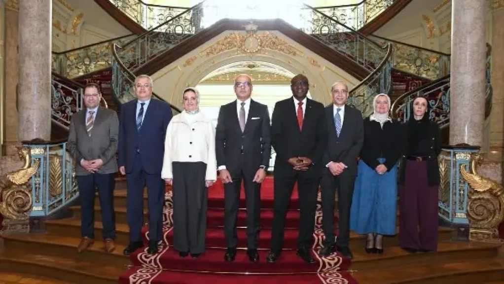 تعزيزاً للتعاون.. جامعة عين شمس تستقبل وفداً رفيع المستوى من جامعة كارلتون الكندية