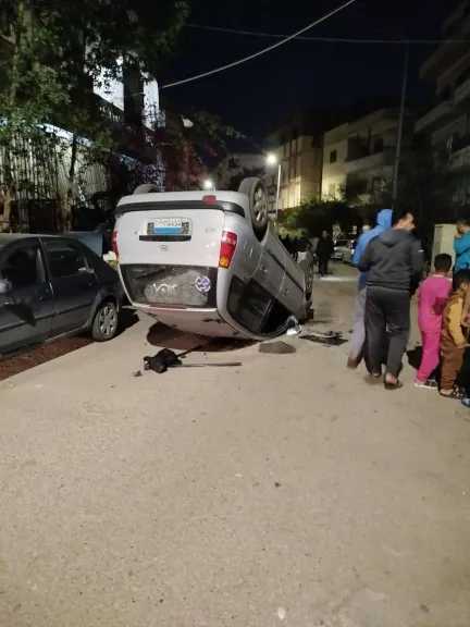 انقلاب سيارة بعد اصطدامها بـ3 مركبات بدمياط الجديدة
