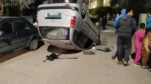 انقلاب سيارة بعد اصطدامها بـ3 مركبات بدمياط الجديدة
