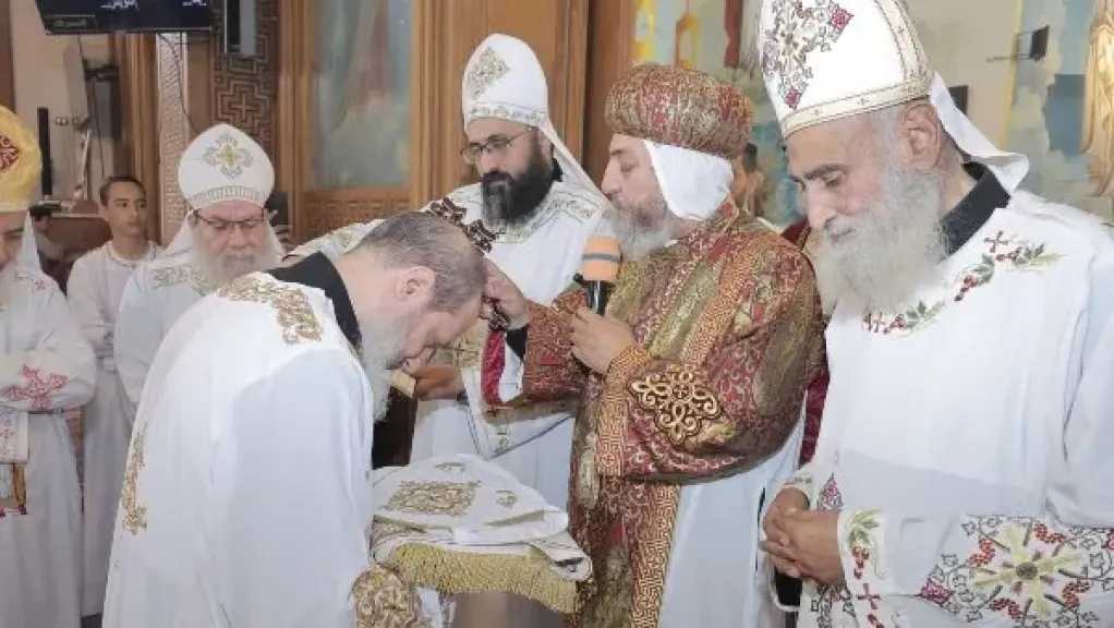 الأنبا إنيانوس يرسم قمصًا جديدًا بكنيسة مار مرقس ببني مزار