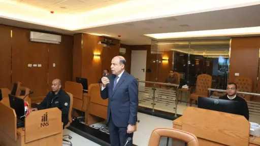 محافظ المنيا يتابع تنفيذ قرار الغلق ويؤكد التزام أصحاب المحال بالمواعيد المقررة