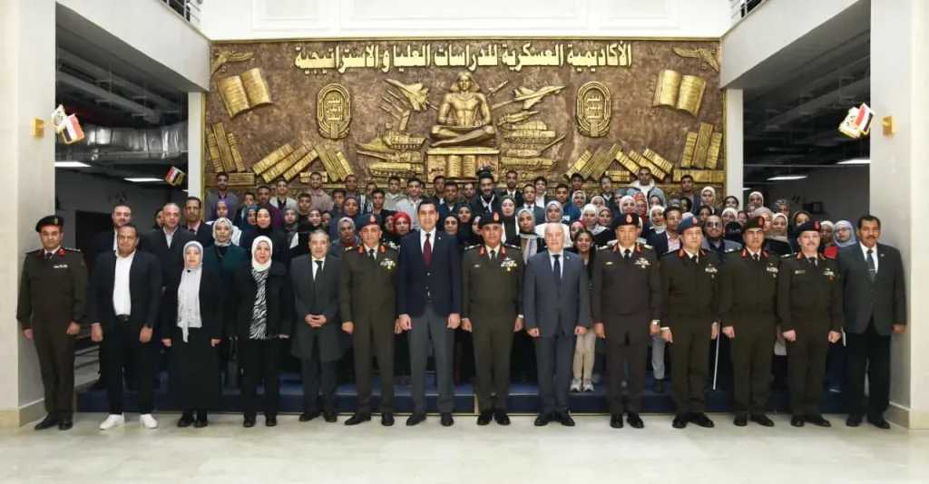 القوات المسلحة تنظم زيارة ميدانية لوفد من شباب الوطن للأكاديمية العسكرية للدراسات العليا والاستراتيجية