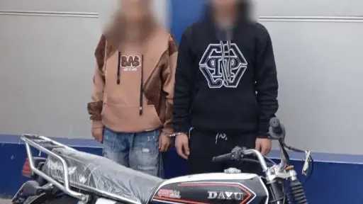 الأمن يكشف ملابسات فيديو محاولة سرقة وتحطيم سيارة... الأمن يكشف ملابسات فيديو محاولة سرقة وتحطيم سيارة بالقاهرة وضبط المتهمين