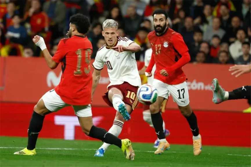 جماهير إسبانيا تثير الجدل بهتافات مسيئة ضد منتخب مصر