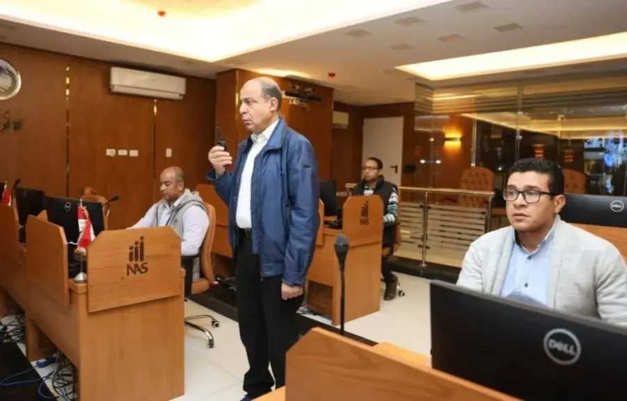 محافظ المنيا يتابع التزام المحلات بتطبيق قرار الإغلاق في التاسعة مساء