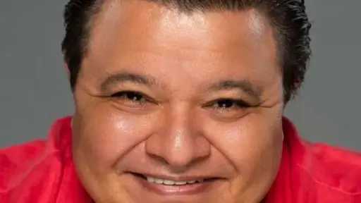 خالد جلال يجمع دنيا وإيمي سمير غانم على المسرح في عمل كوميدي جديد