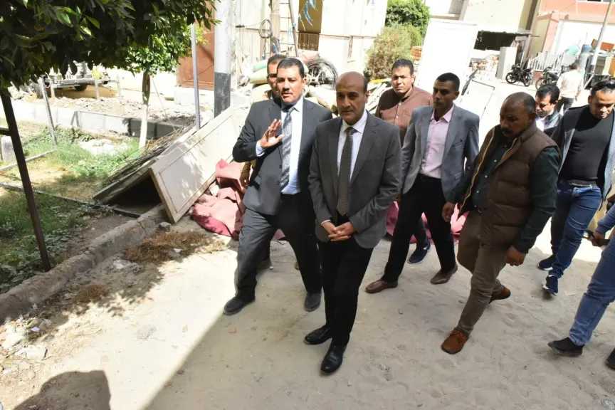 محافظ أسيوط يتفقد مشروعات خدمية بالقوصية