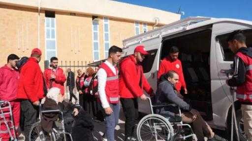 وصول الدفعة 29 من العائدين الفلسطينيين إلى معبر رفح واستعدادات مصرية لاستقبال الجرحى