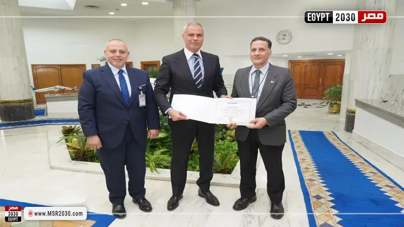 فريق مصر للطيران ينفذ تعديلات معقدة على طائرات بوينج B737-800