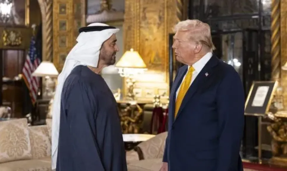 محمد بن زايد وترامب يبحثان تطورات أوضاع المنطقة
