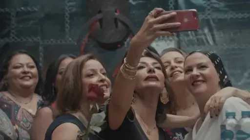 عرض فيلم دخل الربيع يضحك على هذه المنصة