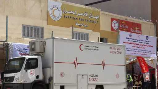الهلال الأحمر المصري يُطلق قوافل طبية شاملة لتقديم الرعاية الصحية للأهالي بـ 5 محافظات
