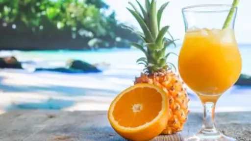 تعرف على فوائد تناول عصير البرتقال والأناناس