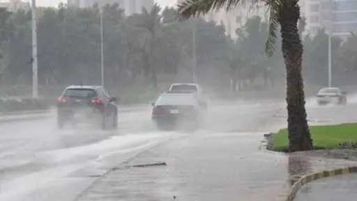 السويس تتأثر برياح محملة بالأتربة وانخفاض الرؤية وسط أجواء غير مستقرة