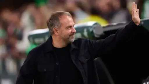 مستقبل هانز فليك مع برشلونة على المحك.. القرار في الانتظار