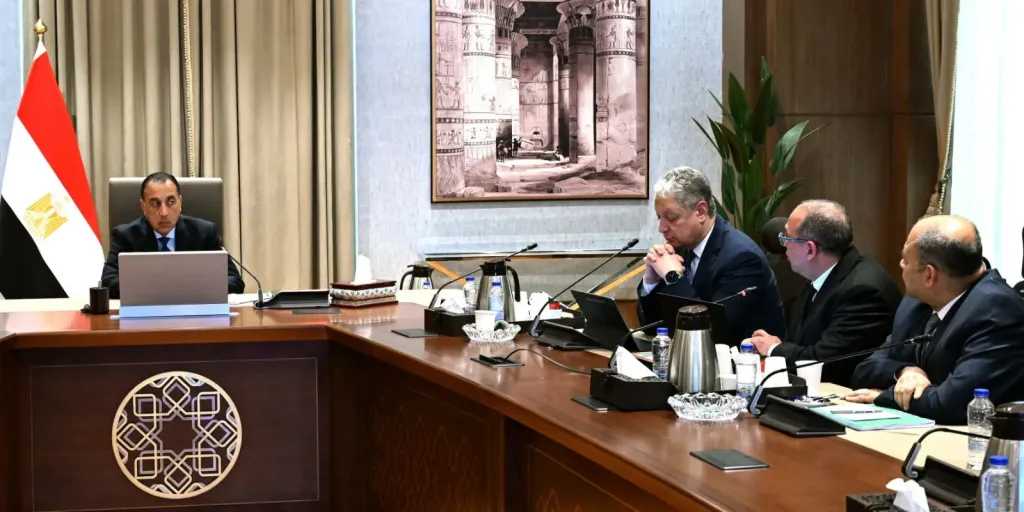 رئيس الوزراء يستعرض خطة وآليات العمل في المرحلتين الثانية والثالثة من مبادرة حياة كريمة