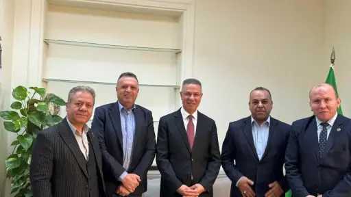 السفير فائد مصطفى يبحث مع وفد نقابي فلسطيني مستجدات القضية الفلسطينية