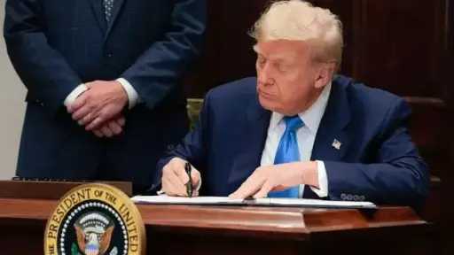 ترامب يقول أنه سوف يوقع أمرا باستئناف دفع الأموال للأمن الداخلي