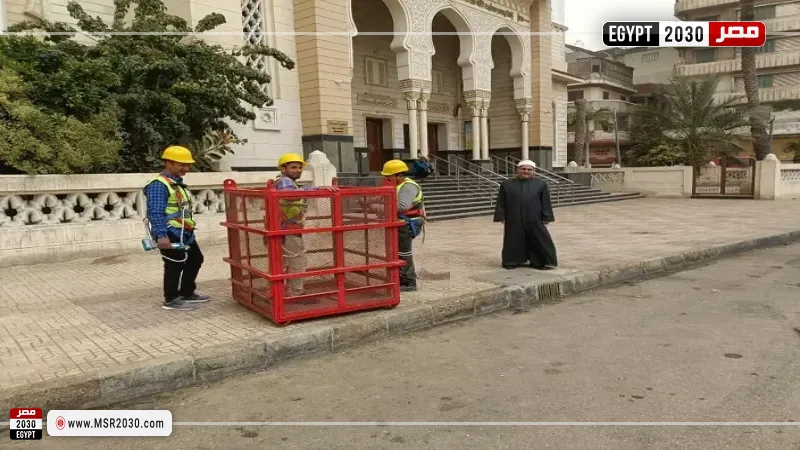 وزير الأوقاف يوجّه بالتعامل مع ميل هلال مئذنة مسجد البحر بدمياط.. والمحافظ يتحرك ميدانيا
