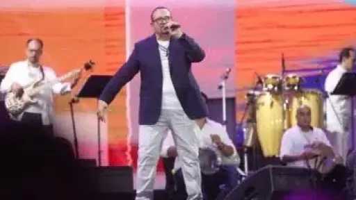 هشام عباس يحيى حفلا غنائيا في هذا الموعد