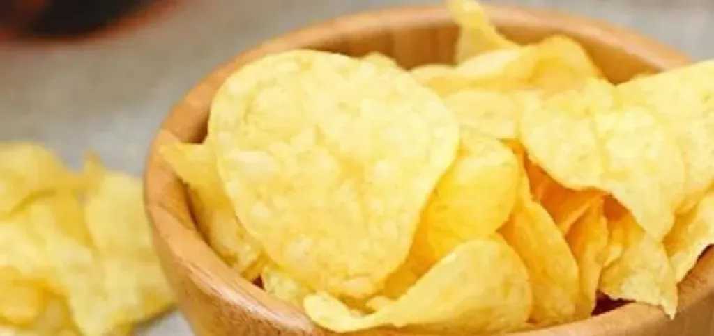 طريقة عمل بطاطس شيبس محمرة في المنزل