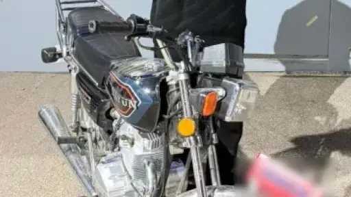 ضبط قائد دراجة نارية لأدائه حركات استعراضية بالفيوم