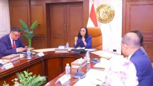 تنفيذاً لتوجيهات الرئيس السيسي.. وزيرة التضامن تطلق خطة التوسع في منظومة «الأسر البديلة»