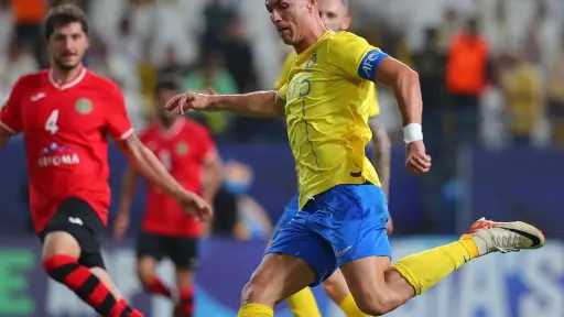 رونالدو يثور في ملعب الأول بارك.. اعتراض حاد بسبب إيقاف اللعب أمام النجمة