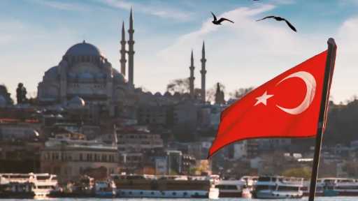 تركيا تعلق الملاحة في مضيق البوسفور مؤقتًا بسبب عطل سفينة